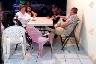 Las alcaldesas priistas de Pátzcuaro y de Huetamo aparecen en imágenes tomadas de un video reunidas con Servando Gómez Martínez, 'La Tuta'. (Imagen tomada de quadratin)