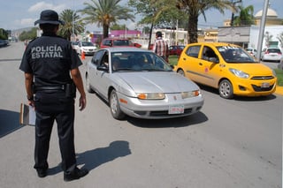 Se ha detectado la existencia de permisos de circulación falsos en los operativos en Torreón. (Archivo) 