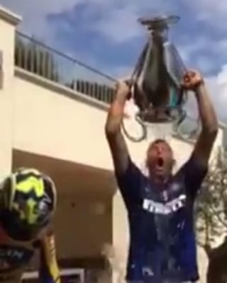Marco Materazzi no negó la propuesta del Ice Bucket Challenge y retó al ex futbolista francés Zinedine Zidane con quien protagonizó el Mundial de 2006. (Imagen tomada del video)