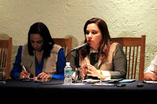 Dama. La primera dama de Honduras, Ana García de Hernández (derecha) atendió a los medios. (EL UNIVERSAL)