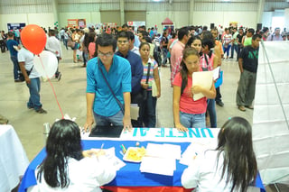 Feria. Cientos de personas abarrotaron la Expo Feria en busca de un trabajo. 