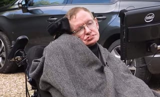 Stephen Hawking es uno de las personas más conocidas que sufren ELA, una enfermedad neuromuscular degenerativa que en sus últimas etapas causa una parálisis total. (YouTube)
