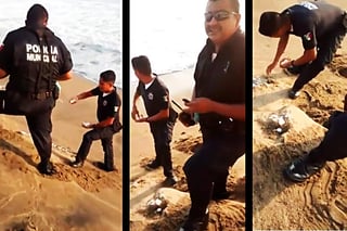 Los agentes arrojan los huevos al mar, al parecer, sin alguna intención en concreto. (YouTube)