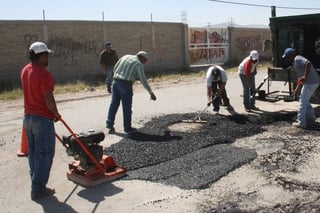 Trabajos. Se contempla la rehabilitación de pavimento, cordonería y baches en las colonias Las Rosas y Barrio Saltillo.