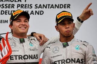 Rosberg se disculpó a su compañero por el incidente en el circuito de Spa-Francorchamps, donde provocó la salida de Hamilton. (Archivo)