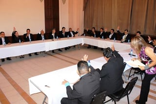 De Villa Barrera cumplió con el deber legal de hacer la entrega del informe anual sobre el estado que guarda la Administración Pública Municipal. (EL SIGLO DE TORREÓN)