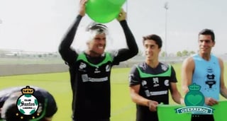 El equipo del Club Santos Laguna, cumplió con el desafío del Ice Bucket Challeng en las instalaciones del TSM. (Imagen tomada del Video)