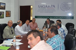 Reunión. Acude Enrique Martínez y Martínez a la delegación de Sagarpa en Lerdo, para dialogar con ganaderos locales.