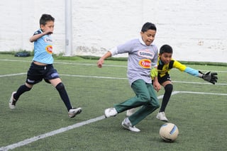 Muchos niños de la región podrán entrar a la academia de futbol del Santos Laguna. (Fotografía de archivo)