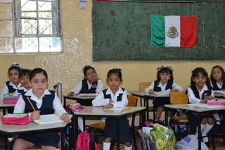 No hay puente. Escuelas de La Laguna de Durango tuvieron actividades normales el día de ayer lunes 15 de septiembre.