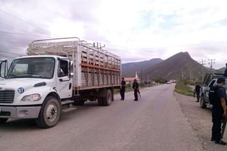verificación. En filtro vehicular localizan camión que transportaba 122 chivas sin permiso correspondiente. 