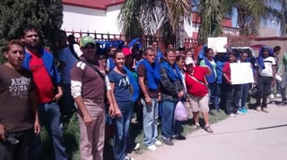 Los empleados que se manifestaron dijeron que se les pidió firmar su renuncia voluntaria. (El Siglo de Torreón) 