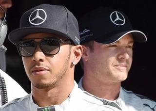 Hamilton y Rosberg pelean el liderato del Mundial de Fórmula Uno. (Archivo)