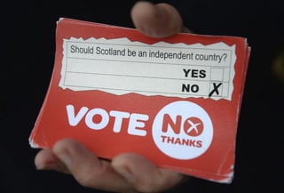 El esperado referéndum de independencia escocés, celebrado este jueves entre angustia, ilusión y muchos nervios, tuvo un desenlace por el que pocos apostaban hace solo una semana. (EFE)