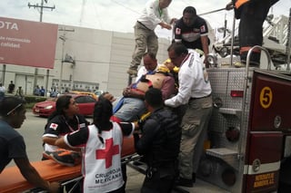 Rescate. Lo realizó personal del Cuerpo de Bomberos de Torreón, con la ayuda de un camión escala.