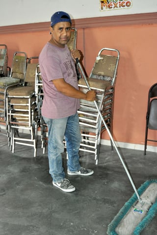 Cambio. Desde hace dos años, Juan Francisco es el responsable del mantenimiento  y limpieza de la iglesia Manantial de Amor. 