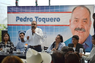 Arranque. Inicia Pedro Toquero campaña por la dirigencia estatal del PAN ante militantes de La Laguna de Durango.