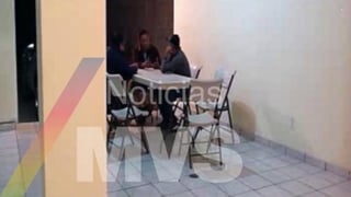 Noticias MVS publicó el video donde aparecen dos periodistas asesorando y recibiendo dinero de Servando Gómez, 'La Tuta'.  (noticiasmvs.com)