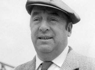 Neftalí Ricardo Reyes Basoalto fue el nombre de pila de Pablo Neruda, seudónimo que empleó en 1920 y adoptó de manera definitiva desde 1946. (ARCHIVO)