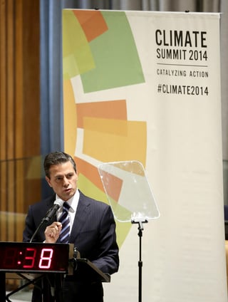 Peña Nieto asentó que México asume su responsabilidad global con un compromiso sólido de reducción de gases de efecto invernadero, para nutrir el nuevo acuerdo bajo la Convención de Cambio Climático, que se adoptará en París en 2015. (EFE)
