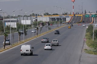 Pendientes. La autopista Torreón-San Pedro fue una de las obras que el Gobierno del Estado quedó debiendo y que ahora pretende pagar.