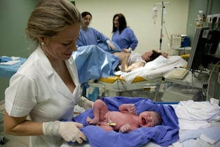 “La principal mortalidad de recién nacidos en Puebla es la falta de atención oportuna durante el parto, además en el mundo se mueren más de dos millones de personas por cuadros respiratorios”, acotó el especialista. (ARCHIVO)