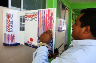 Las máquinas expendedoras de condones han sido instaladas en Saltillo y Torreón. (ARCHIVO)