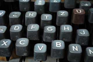 Los teclados QWERTY empezaron a utilizarse en las máquinas de escribir y su éxito fue y es tal que aún hoy se utilizan, por ejemplo, en dispositivos móviles. (ARCHIVO)