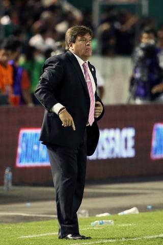 El director técnico Miguel Herrera se fue contento tras el triunfo de la Selección en Tuxtla Gutiérrez.  (Jam Media)