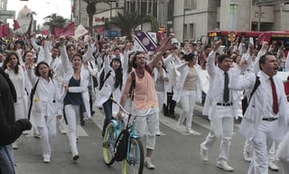 Estudiantes. Aspectos de la marcha de ayer, de estudiantes del Instituto Politécnico Nacional.
