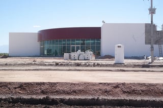 Mienten. La promesa de terminar el Hospital General de Torreón en este año se quedó en eso, ya que la Secretaría de Salud informó que será hasta 2015 cuando se concluya.