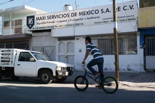 A plena luz del día. El asalto ocurrió por la mañana del sábado en la zona Centro de Torreón, tres empleados quedaron golpeados.