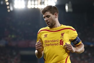 El capitán de Liverpool considera que su equipo debe mejorar para enfrentar al 'mejor de Europa'. (ARCHIVO)
