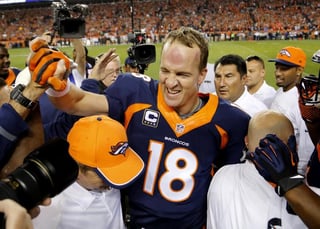 “Esto es un honor”, dijo Manning”. “Sí aprecio mucho a los quarterbacks que han jugado este deporte en la historia. Me siento honrado”.