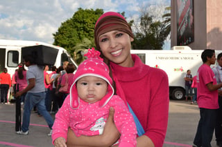 Ejemplo de vida. Dulce Adriana y su pequeña Ximena son un caso exitoso de la lucha contra el cáncer e invitan a seguir previniendo.