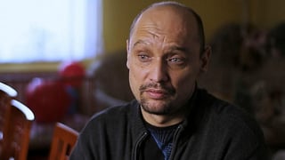 El búlgaro Darek Fidyka, que sufría parálisis tras ser agredido con una navaja en 2010, ha podido caminar de nuevo con la ayuda de un andador, y hasta puede conducir, después de ser tratado en Polonia por cirujanos polacos y científicos británicos. (BBC)