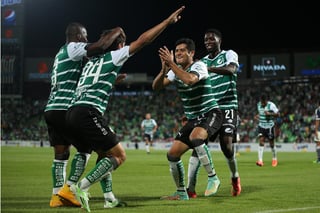 Los Guerreros golearon 5-0 a las Chivas Rayadas del Guadalajara y se clasificaron a las semifinales de la Copa MX, en partido disputado ante un pobre entrada en el Estadio Corona.