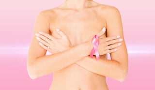 A mayor edad crece el riesgo de presentar cáncer de mama. (ARCHIVO)