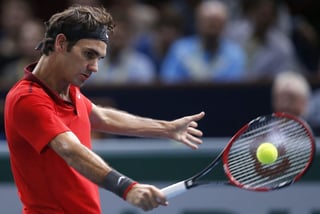 Roger Federer batalló ante Jeremy Chardy para avanzar a octavos de final del Masters de París. Roger Federerer avanza en París 