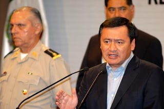 Osorio Chong narró que tras conocerse los hechos en Iguala, el entonces gobernador Ángel Aguirre le aseguró que vigilaba al alcalde José Luis Abarca.(Archivo) 