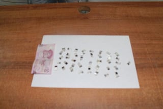 El detenido, la droga y el dinero fueron trasladados a la Dirección de Seguridad Pública Municipal.