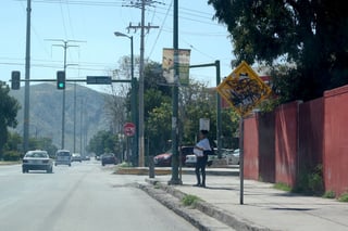 Vandalizan señalética. En el bulevar José Rebollo Acosta de Gómez Palacio, hay una señalética en malas condiciones, no se distingue.