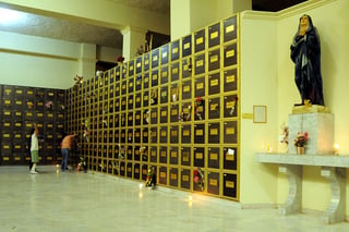 Popularidad. Al menos siete iglesias católicas de Torreón cuentan con columbarios para las urnas.