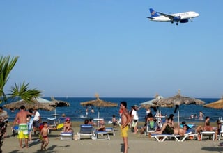 Al alza. Sectur indicó que  sigue a la alza la llegada de turistas extranjeros, de 10.6 %. (EFE)