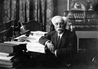 Gabriel Fauré en su oficina en el Conservatorio, 1918. (Foto: Archivo Siglo Nuevo)