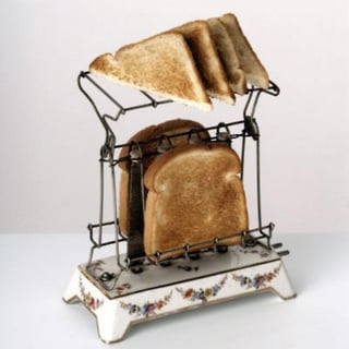 Modelo D-12 del tostador de pan de General Electric, uno de los primeros en incorporarse a la modernidad. (ESPECIAL)