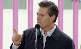 Peña Nieto tomó también el tema de la llamada “Casa Blanca” al asegurar que a su petición, la primera dama aclarará cómo adquirió el inmueble ubicado en Las Lomas. (Internet)
