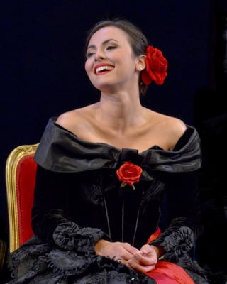 Elenco. Isabel Leonard es la encargada de dar vida a la enérgica Rosina dentro de la ópera. 