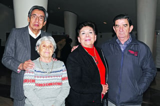 Carmen Salazar de Cardona, Alejandro Cardona Aguilar, Artemisa y Ramón Helguera. (EL SIGLO DE TORREÓN/ ANNEL SOTOMAYOR)