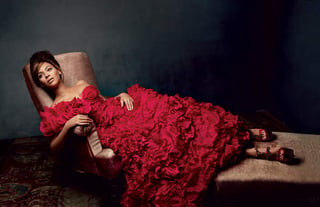 La cantante Beyoncé usando un diseño de Óscar de la Renta en la revista Vogue, 2013. (Foto: Patrick Demarchelier/ Vogue)